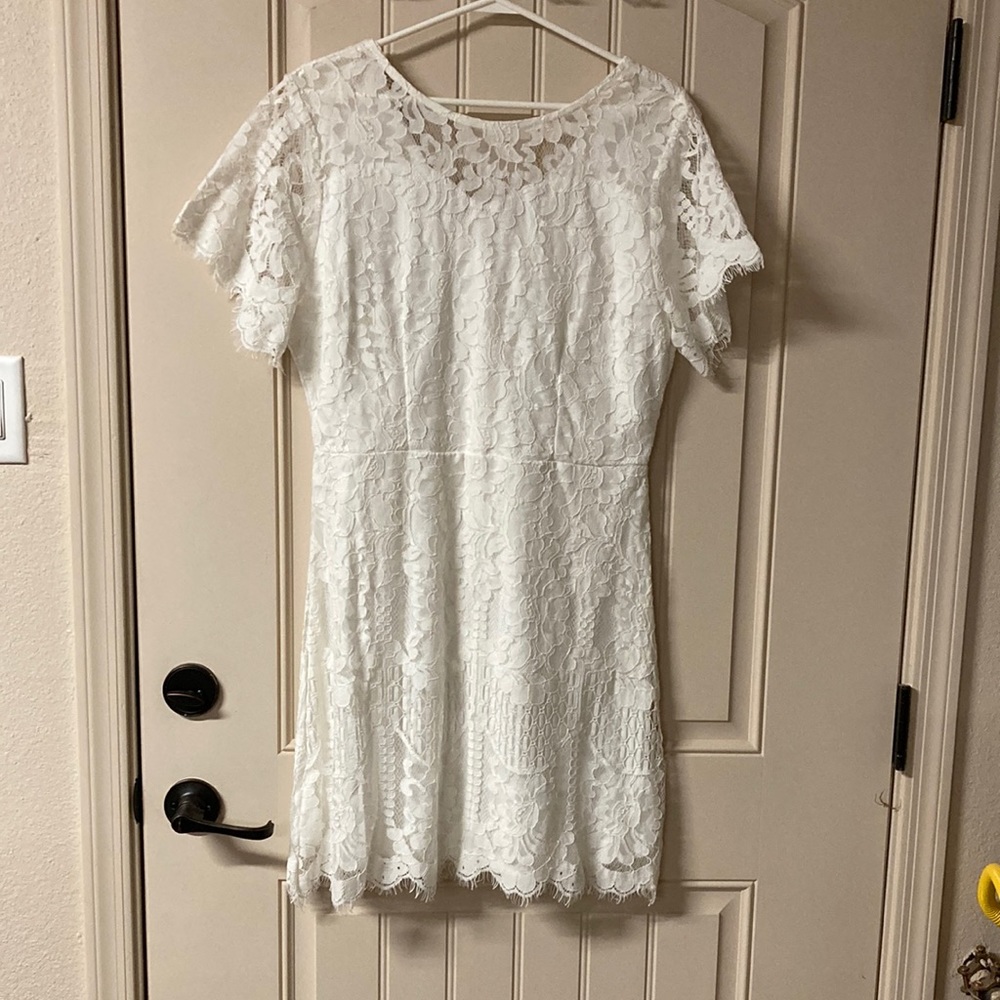 MSLG Size XL White Dress Floral Lace Overlay Lined Flutter Sleeve Scoop Neck NEW